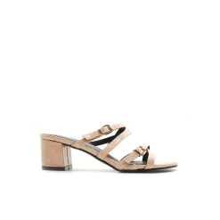 Sandalia talla grande beige de tacón cuadrado