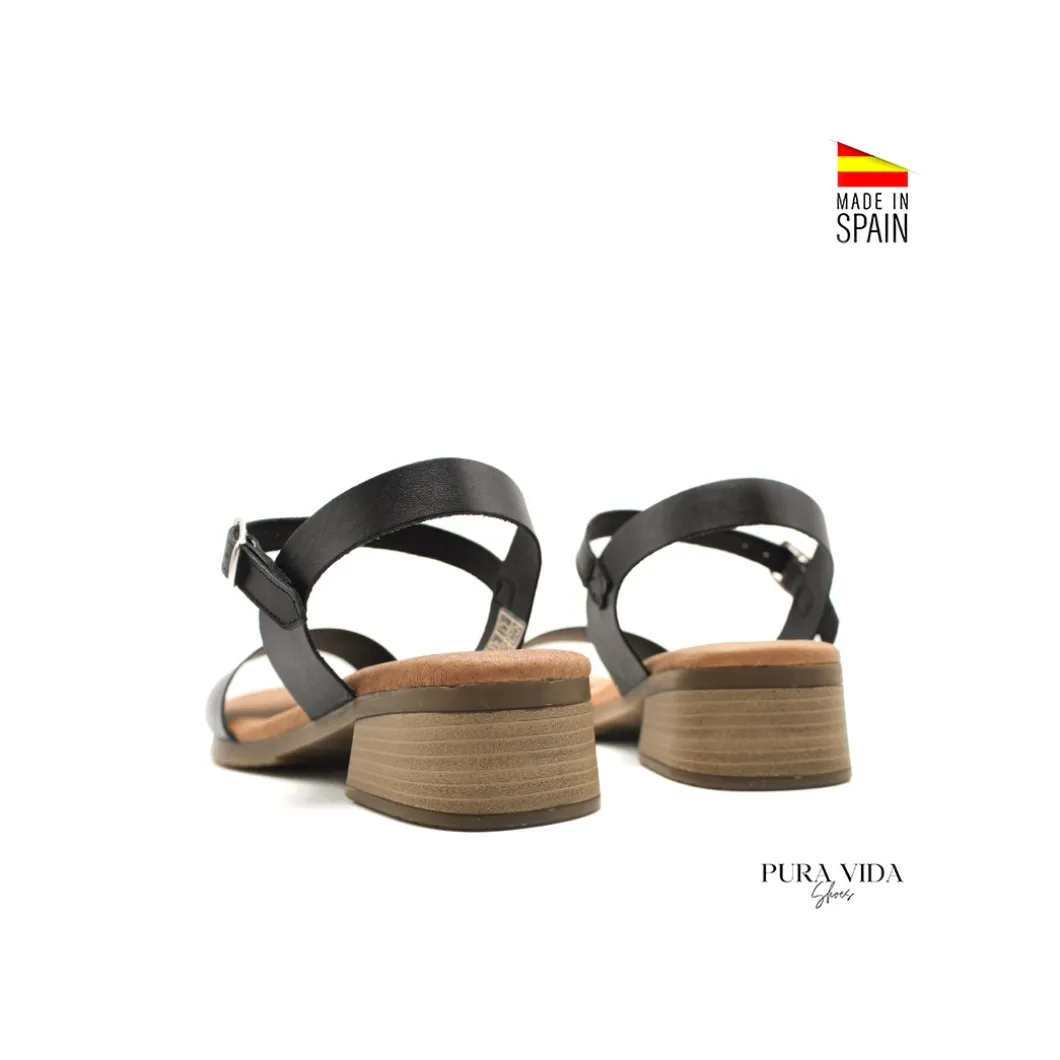 Sandalias de piel negras con tacón bajo