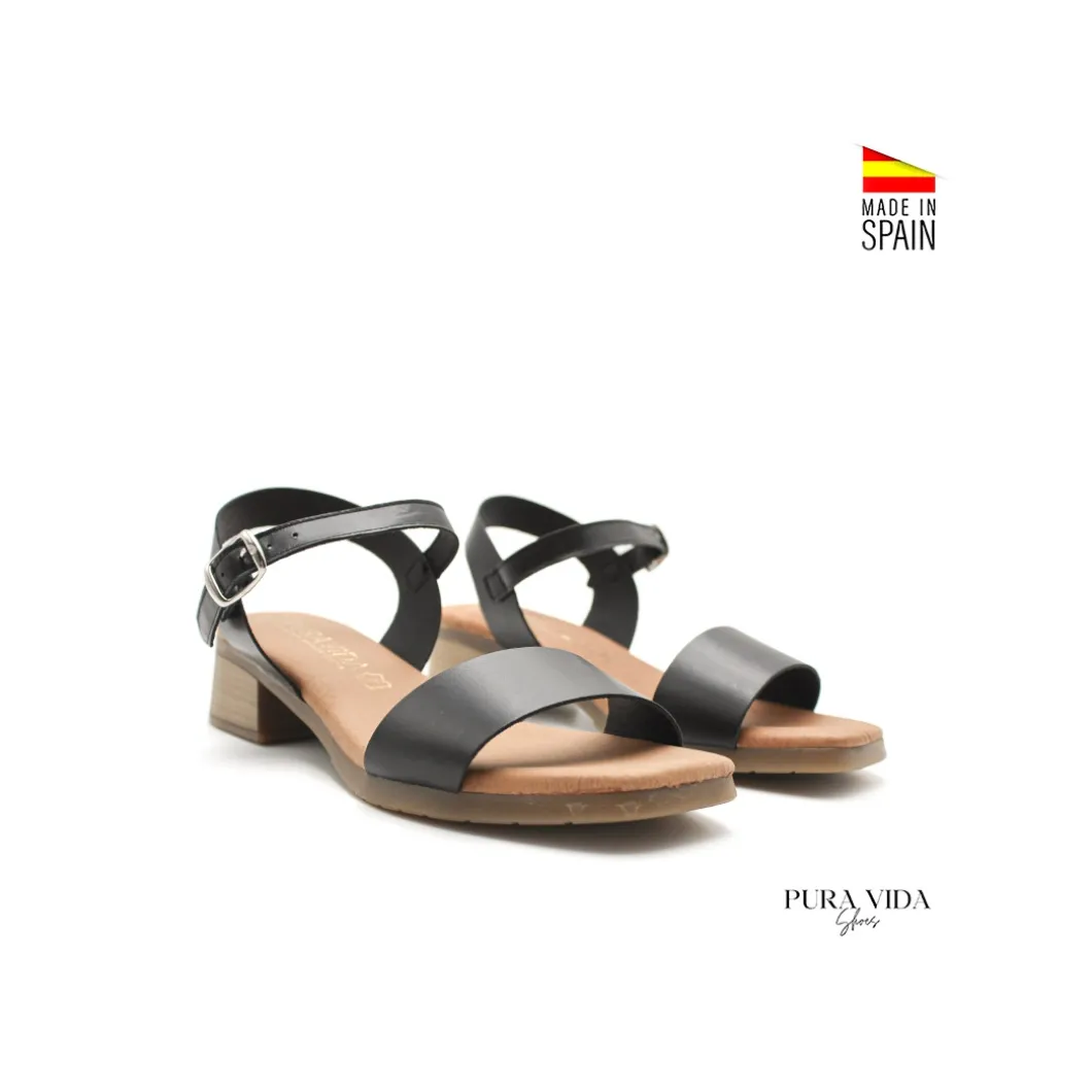 Sandalias de piel negras con tacón bajo