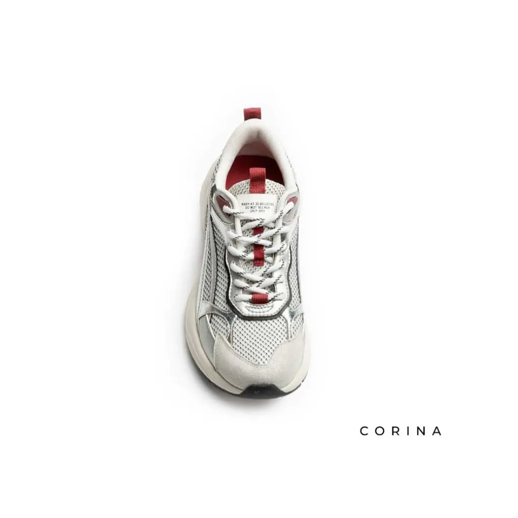 Sneaker plateada estilo chunky