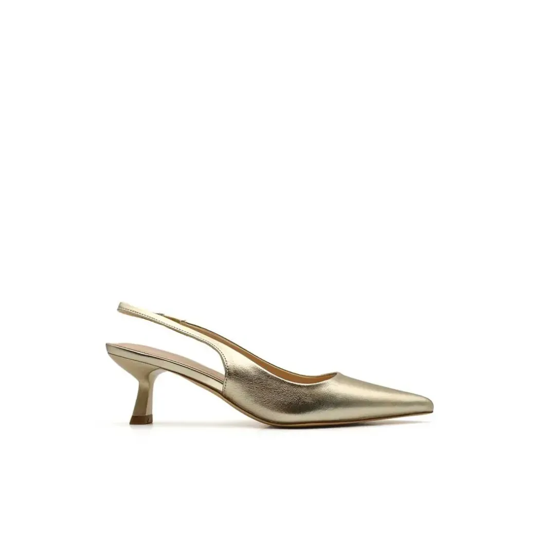 Stiletto dorado con tacón fino medio