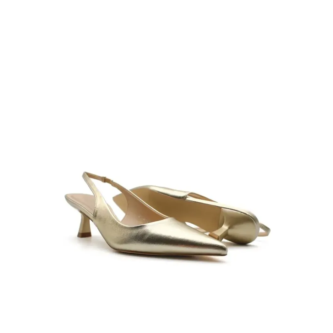 Stiletto dorado con tacón fino medio