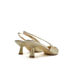 Stiletto dorado con tacón fino medio