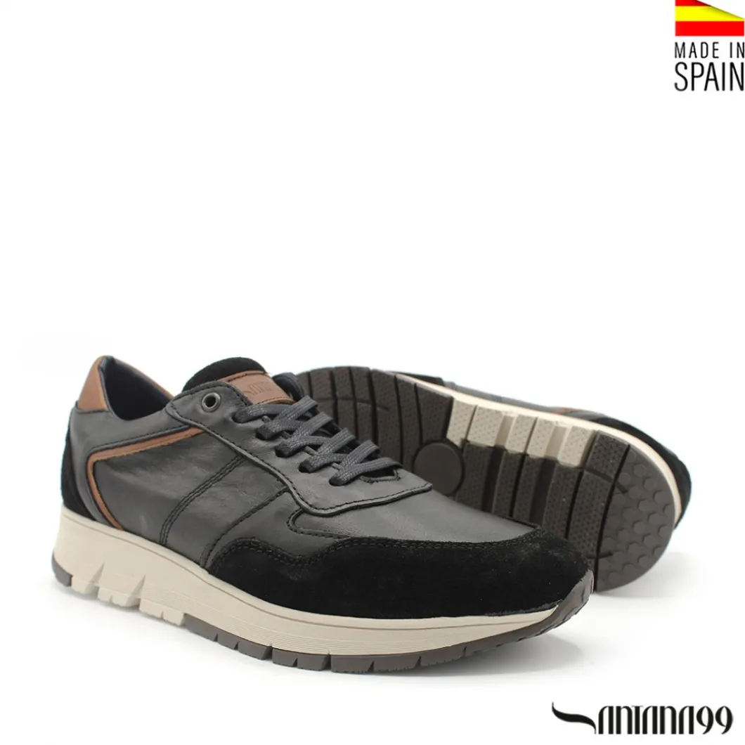 Zapatilla de piel negra