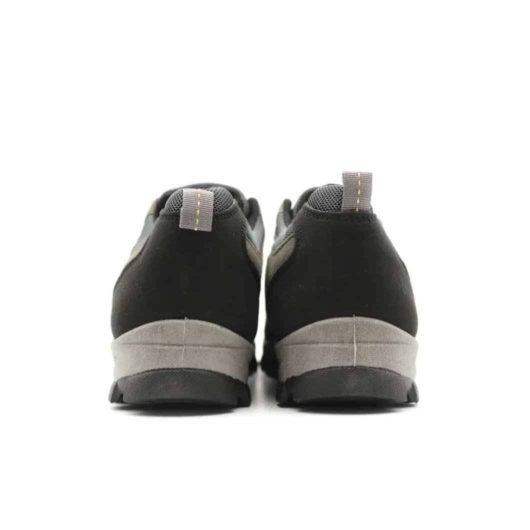Zapatilla gris trekking trail