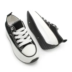 Zapatilla negra hike plataforma