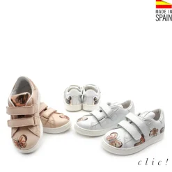 Zapatillas con mariposas y velcros