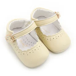 Zapato beige bebe sin suela