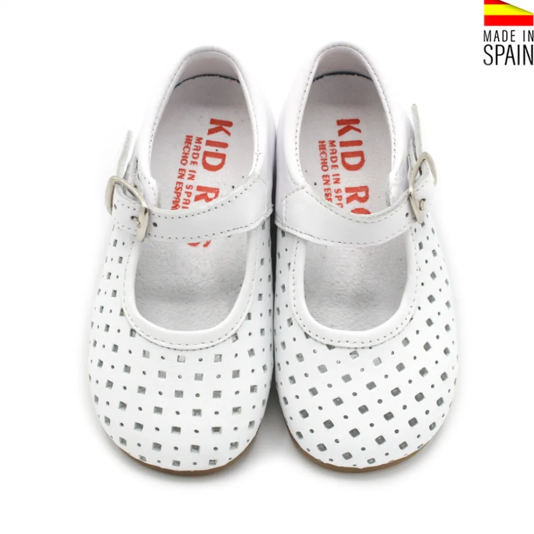 Zapato blanco estilo mercedita calada