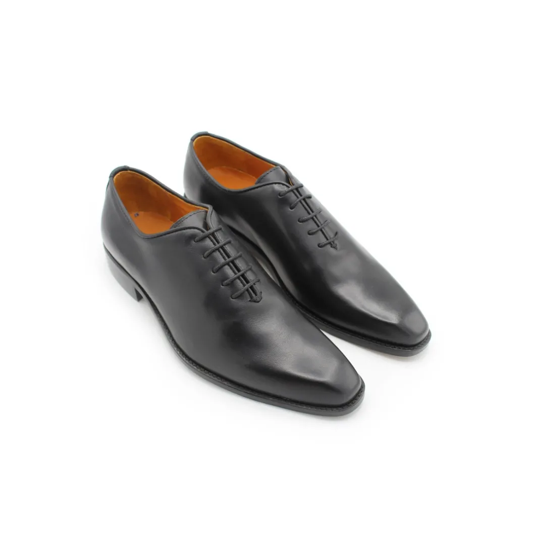 Zapato de piel negro tipo oxford
