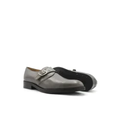 Zapato gris hebilla de piel