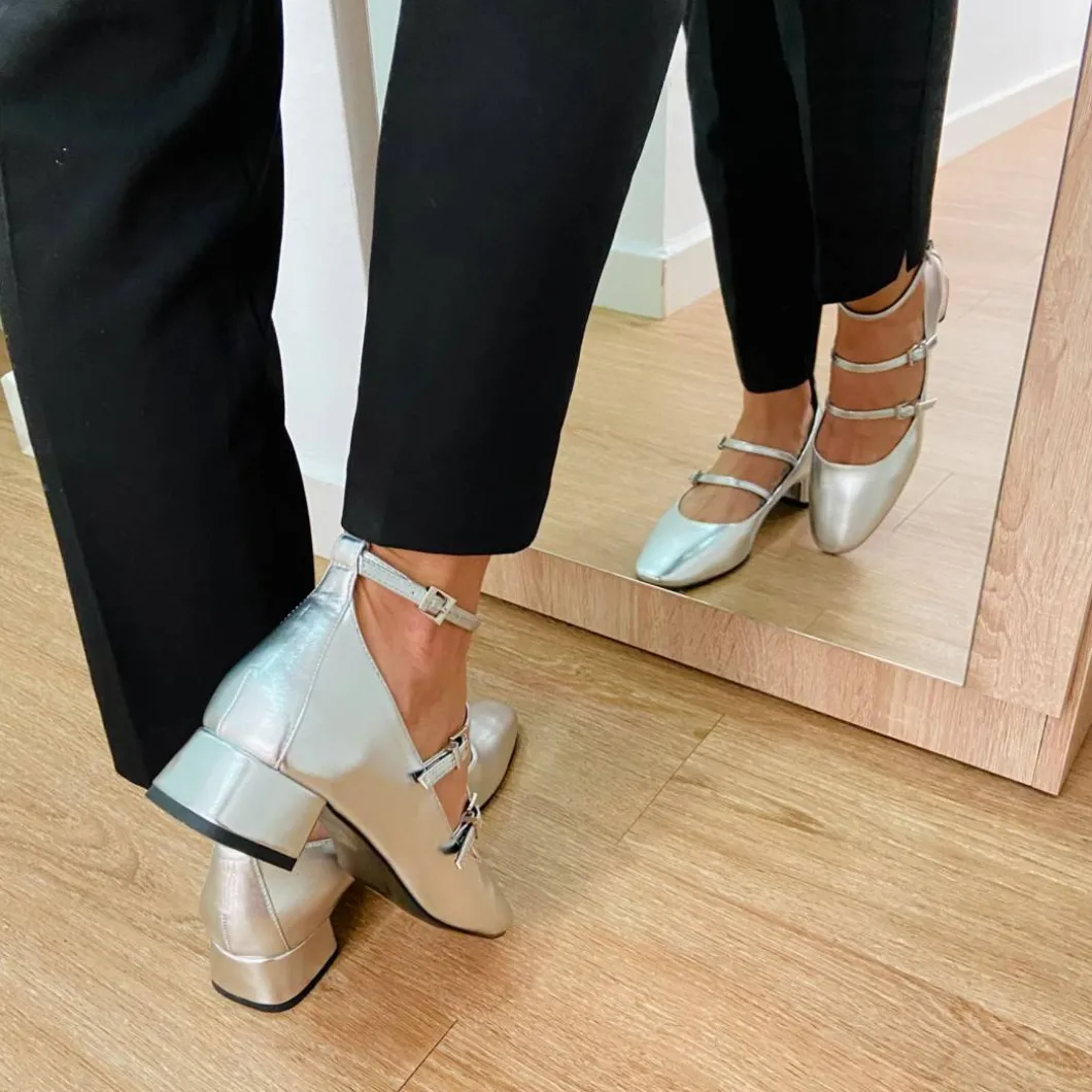 Zapato mary jane con hebillas plata