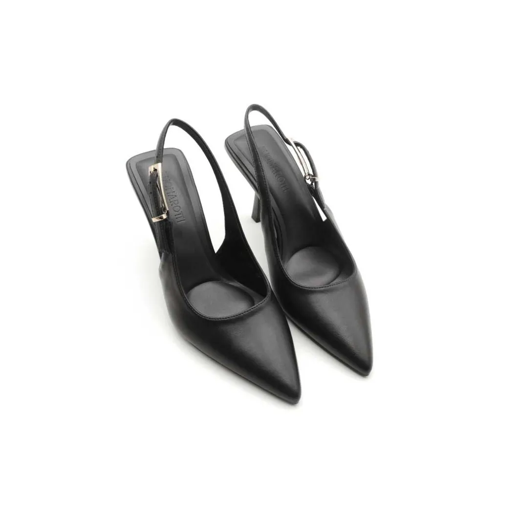 Zapatos negros con tacón fino