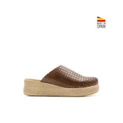 Zueco Bali marrón piel calada