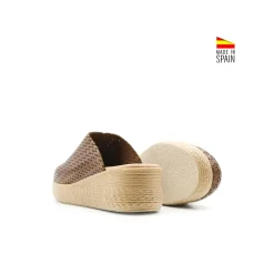 Zueco Bali marrón piel calada